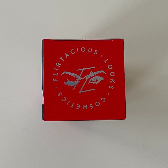 FLIRTACIOUS LOOKS COSMETICS The Perfect Duel Foundation Sponge Blender Brush Set - Picture 3 of 7